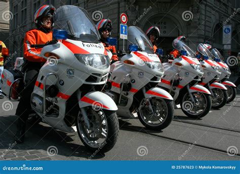 zwitserse politie op motorfietsen redactionele stock foto image