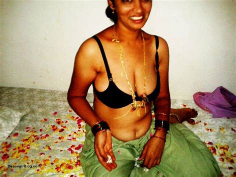 hot desi aunty actress girls images sex pics village married girls boob pressed and blouse image