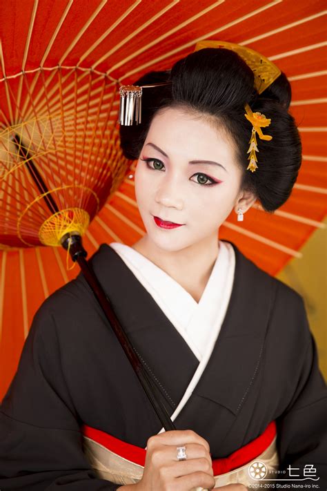 makeup essentials  transform   geisha tokyo weekender