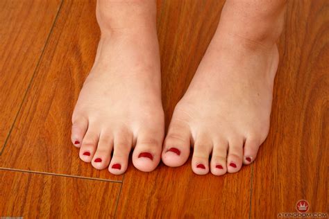 Gina Valentinas Feet