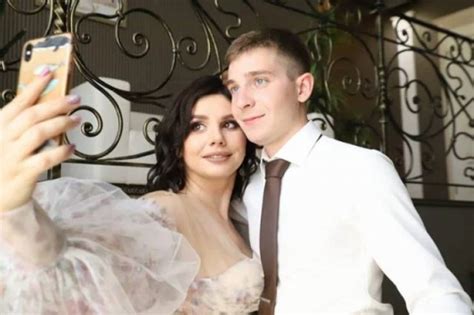 35 Year Old Stepmom Marries Her 20 Year Old Stepson 14 Pics