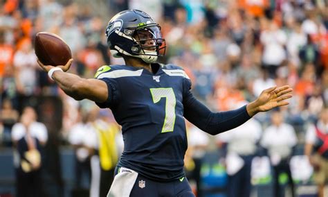 Seahawks Backup Quarterback Geno Smith To Have Cyst Removed From Knee