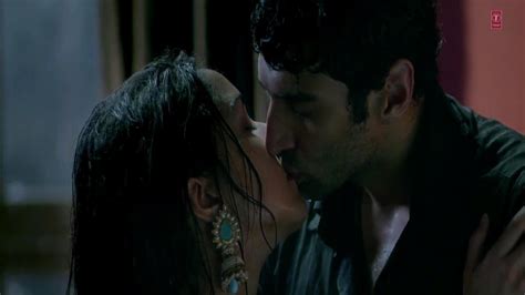 shraddha kapoor hot kiss and sex scene from aashiqui 2 movie hot blog photos