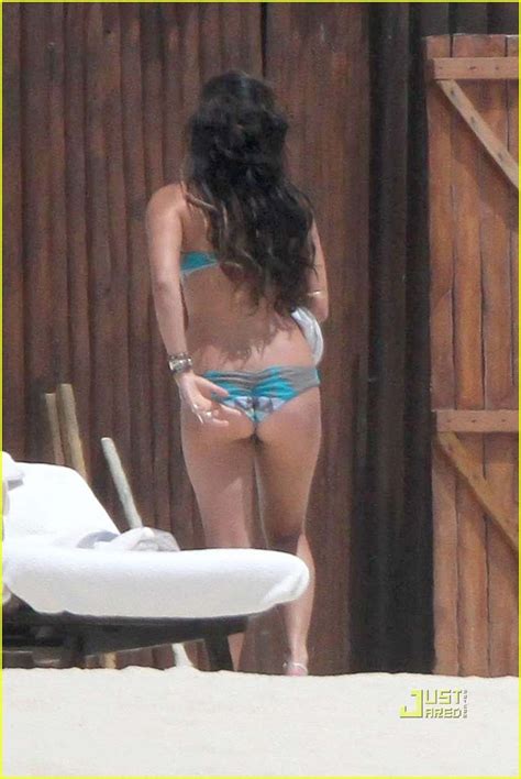 vanessa hudgens exposing sexy body and hot ass in bikini on beach porn