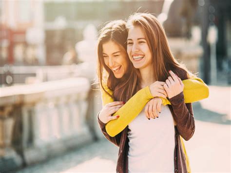 10 things every girl must do with their bff before either of you gets