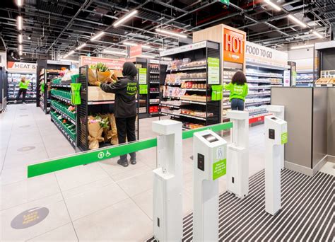 amazon launches  uk fresh store  canary wharf  major grocery rebrand latest retail