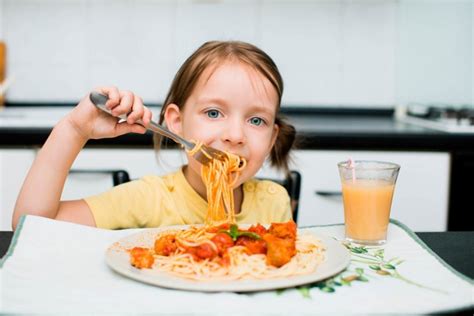 kid eats  pasta heres     readers digest