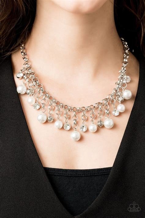 paparazzi heir headed white pearl rhinestone necklace white pearl