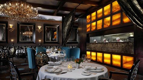 enjoy  fancy restaurant  essential tips  dining