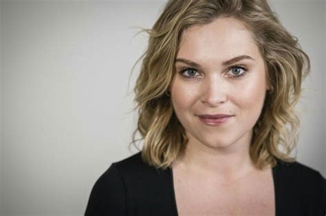 pin de samantha velásquez en eliza taylor bellamy