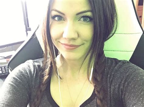 10 female streamers who got famous playing video games