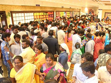 Stampede At Hyderabad Mall After Rs 10 Saree Offer