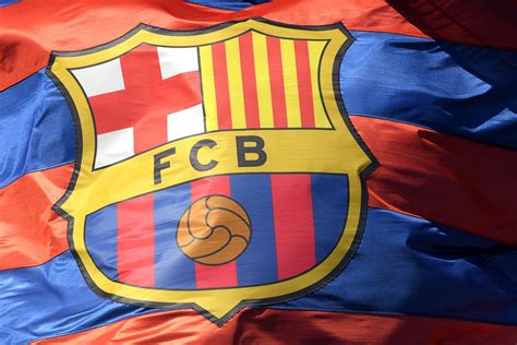 barcelona unveil plans  update club crest barca blaugranes