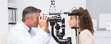 eye doctor    optometrist ophthalmologist