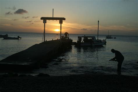 lokale vissers die er gelukkig nog zijn op zon druk toeristisch eiland meer weten  deze