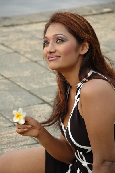 sri lankan models and actress upeksha swarnamali s new photos