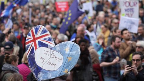 brexit hunderttausende fordern zweites referendum zeit
