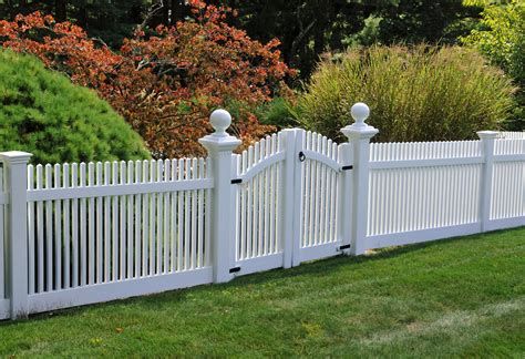 expert tips  selecting  outdoor fencing options living home styles