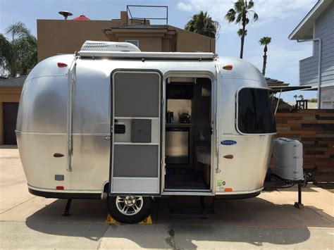 This Is One Of The Tiniest Trailers Ever – But Inside Its A Fully