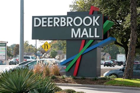 deerbrook mall hopes  stores  usher  busy holiday season