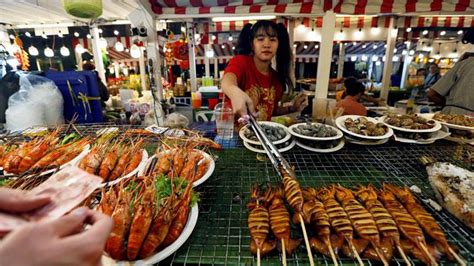 Buaya Panggang Kuliner Ekstrem Pasar Malam Thailand Saat Imlek Foto