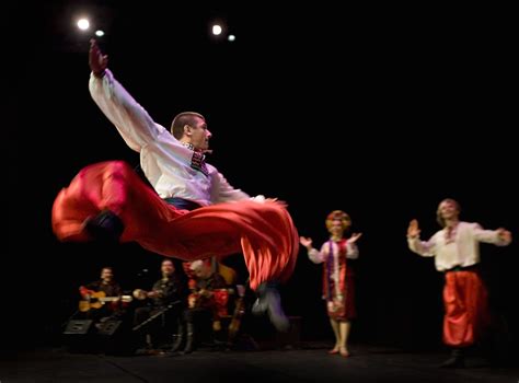 traditional dance of ukraine hopak