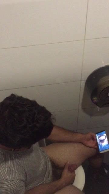 Hot Israeli Guy Wanking On The Toilet Male Voyeur Porn