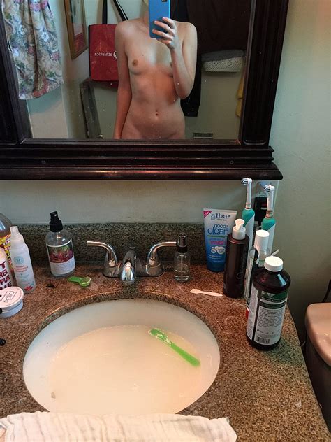 Alexa Nikolas Nude Private Pics — Selfie Queen Showed Her