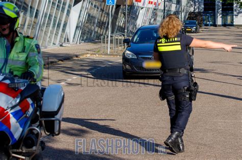 politie en belastingdienst voeren verkeerscontrole uit industrieweg maassluis flashphoto nl