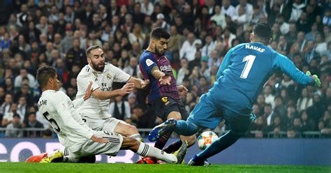 real madrid star shows  gruesome injury  el clasico defeat  barcelona mirror