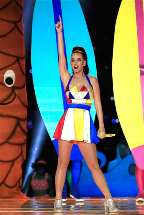 The Scoop On Katy Perry’s 2015 Super Bowl Halftime Show Beauty Look