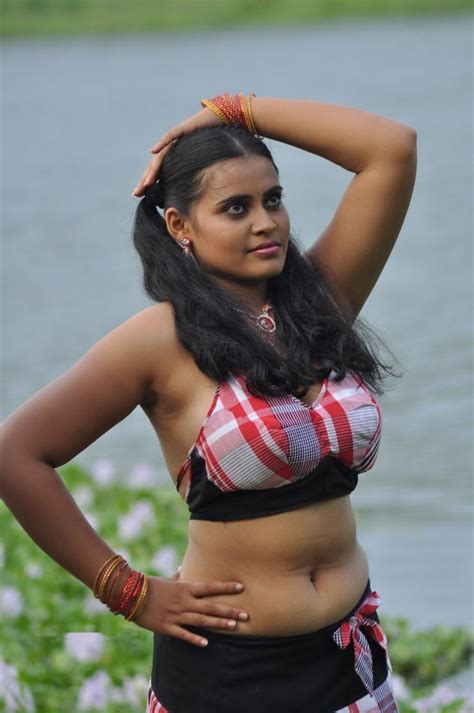 Gsv Pics Photos With Poetry Indian Bhabhi Hot Cleavage Navel Thighs
