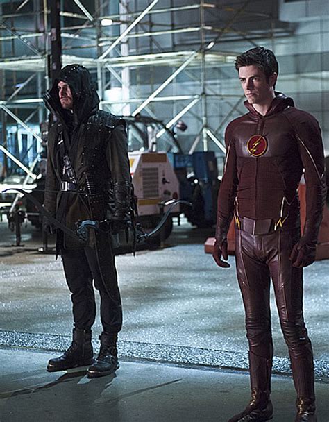 The Flash 1x22 Oliver Queen Al Sah Him And Barry Allen