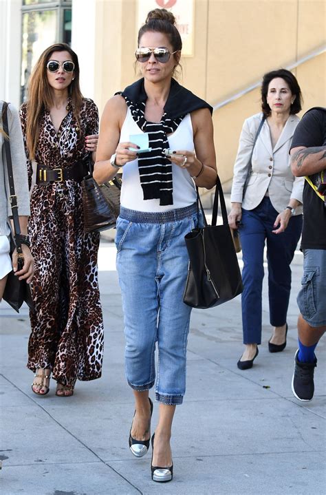 brooke burke casual style cafe gratitude in beverly