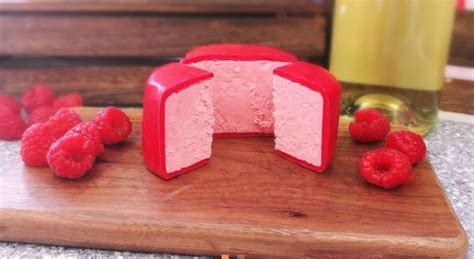 You Can Now Get Prosecco Flavoured Cheese And It S Pink Metro News