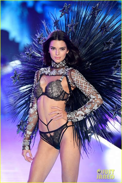 Kendall Jenner Returns To Victoria S Secret Runway For 2018 Fashion