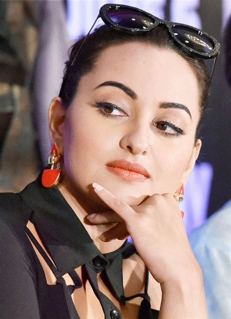 download sonakshi sinha clicked outside a popular mumbai nightspot wallpaper hd free uploaded by