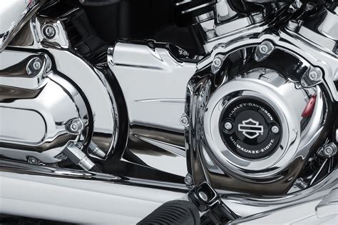 kuryakyn  chrome precision oil  cover    harley davidson softail jts cycles