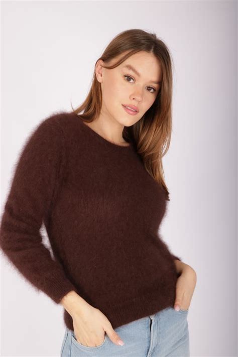 donkerbruine zachte trui met ronde hals van march truien truien sweaters  scalini