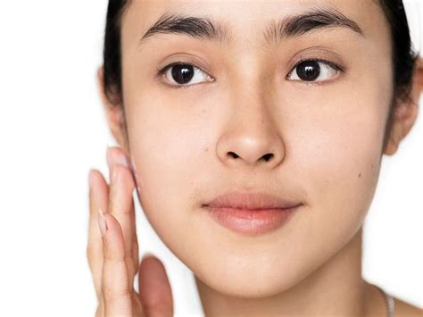 9 Skincare Untuk Mengecilkan Pori Pori Wajah Agar Kulit Tetap Mulus