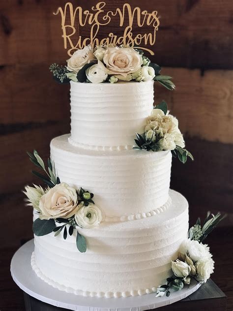 wedding cakes  totally  read simple cake  image number