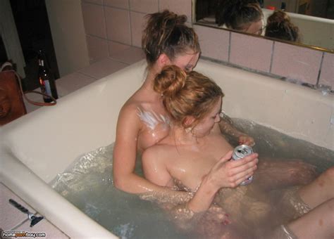 real amateur lesbian couple home porn bay