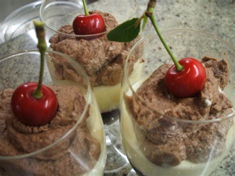 dessert kirsch mangoquark dessert mit schokosahne rezept kochbarde