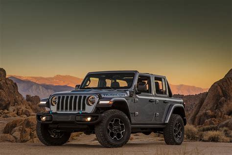 jeeps electric wrangler signals  green future   roading