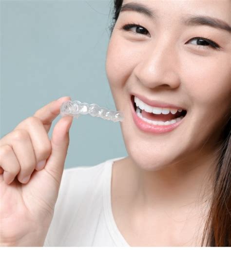 invisalign to close gaps between teeth naples fl cosmetic dentist