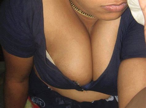 mallu aunty boobs cleavage photos milf blouse open boobs exposed
