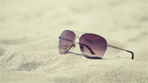 reasons  wear sunglasses health benefits  sunglasses