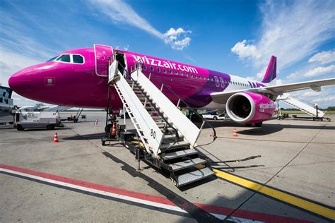 wizz air shares fall   lowered profit forecast uk investor magazine
