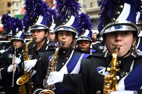 thousands turn   londons colourful  years day parade