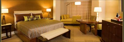 mandalay bay rooms  suites information